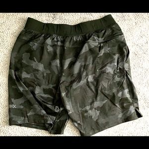 Men LULULEMON T.H.E Unlined Camo 9” Shorts XL